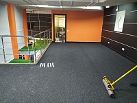 Укладка резинового покрытия в фитнес-клубе